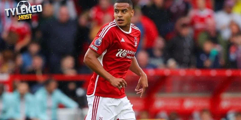 MU chiêu mộ trung vệ Murillo