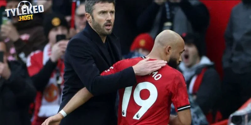 Carrick thua trận đầu tại MU, Arsenal bỏ xa Man City